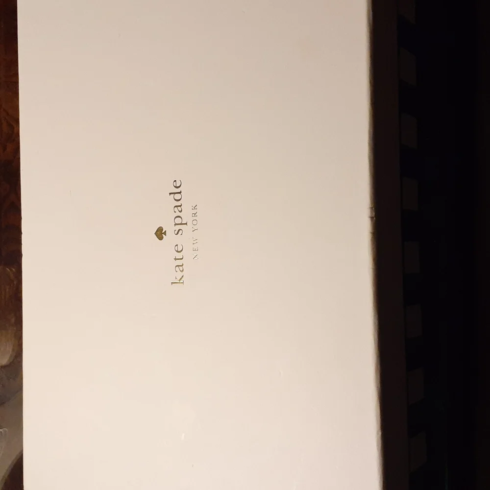 KATE SPADE 2pc HAT/ GLOVE SET WITH BOW & BOX